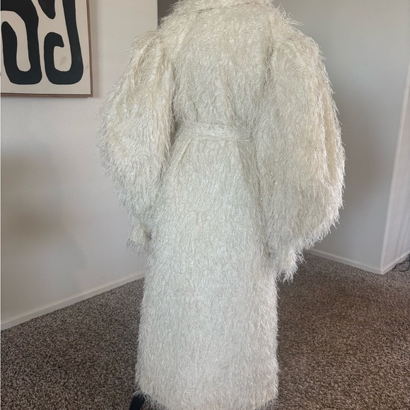 Sai Sankoh Enola Shaggy Faux Feathers White Coat - Picture 3 of 8